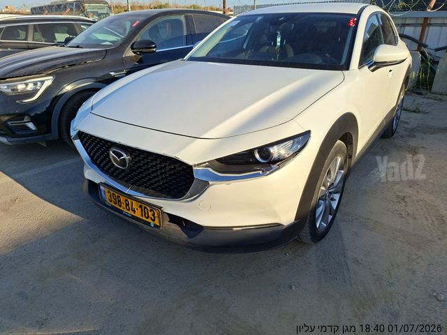 מודעת רכב מאזדה CX-30