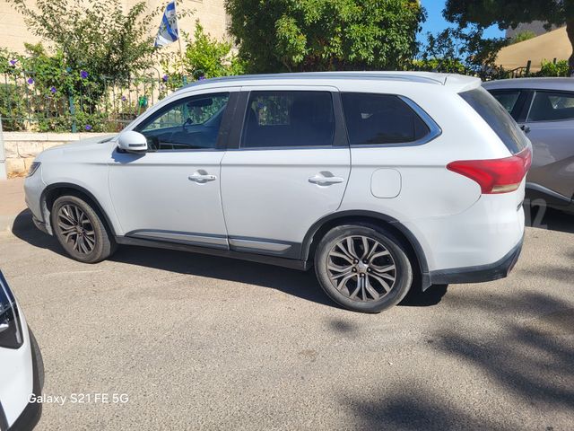 מיצובישי אאוטלנדר