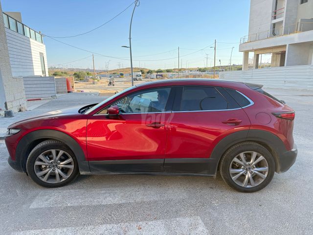 מודעת רכב מאזדה CX-30