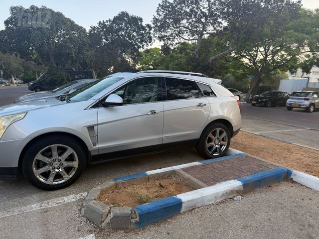 קאדילק SRX