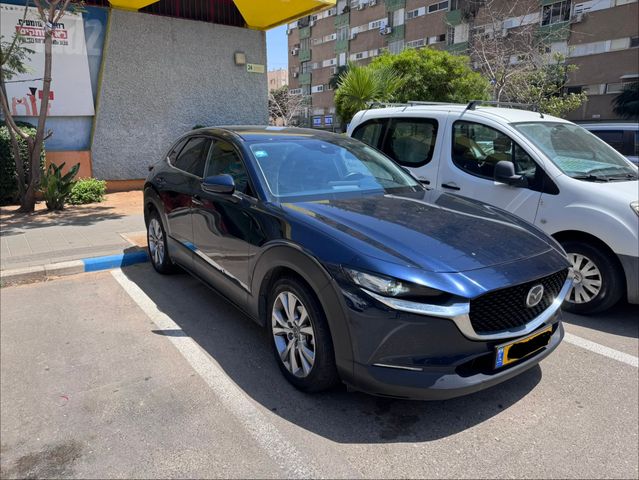מודעת רכב מאזדה CX-30