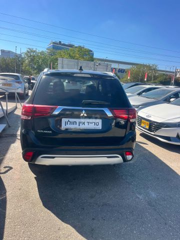 מיצובישי אאוטלנדר