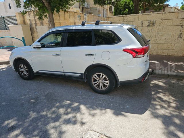 מיצובישי אאוטלנדר