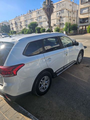 מיצובישי אאוטלנדר