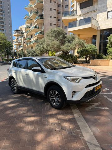 טויוטה RAV4