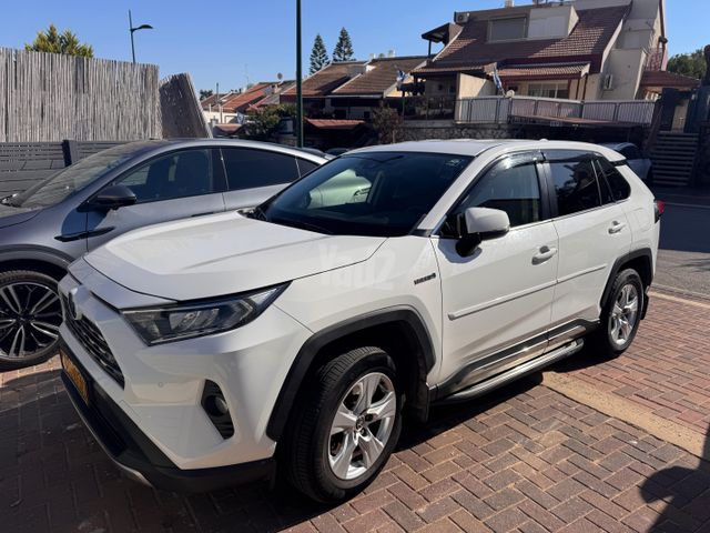מודעת רכב טויוטה RAV4