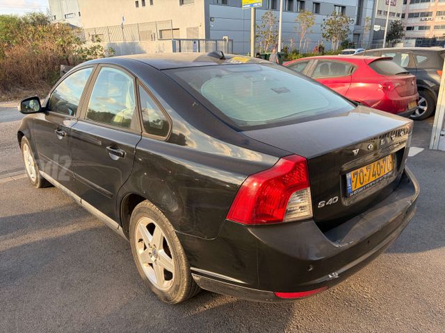 וולוו S40