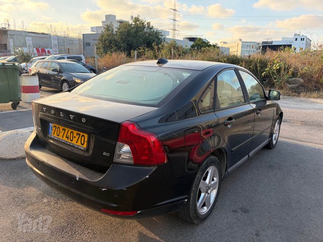 וולוו S40