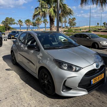 טויוטה יאריס