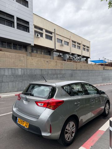 מודעת רכב טויוטה אוריס