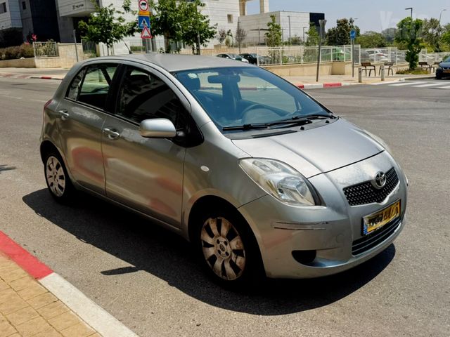 טויוטה יאריס