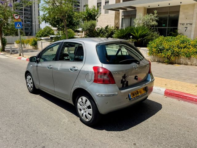 טויוטה יאריס