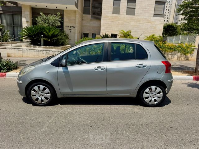 טויוטה יאריס