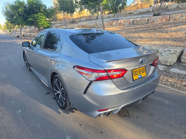 טויוטה קאמרי