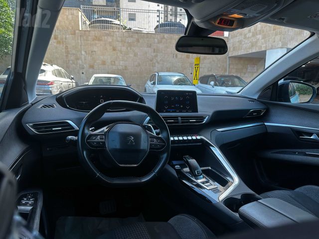 פיג'ו 3008