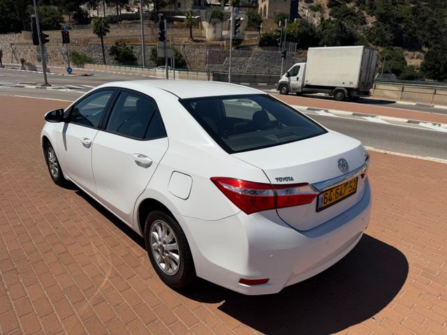 טויוטה קורולה