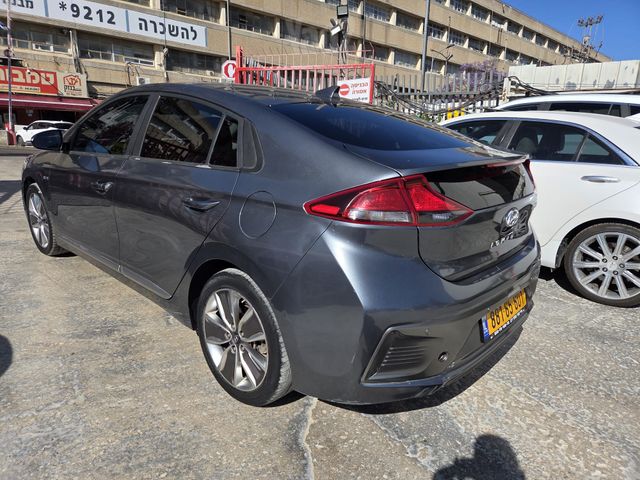 יונדאי איוניק