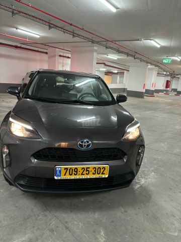 טויוטה יאריס קרוס