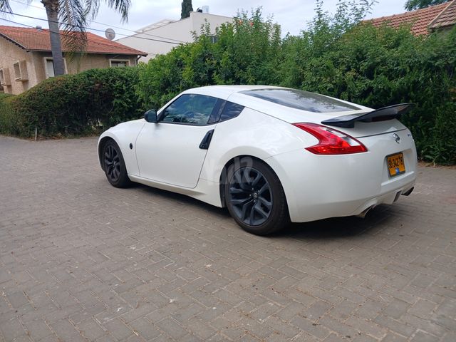ניסאן 370Z