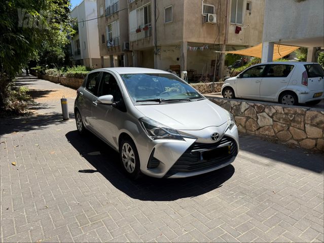 טויוטה יאריס