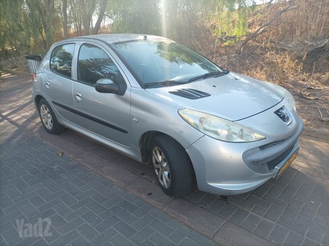 פיג'ו 206