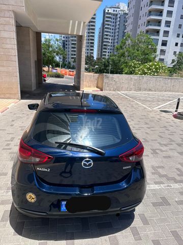 מודעת רכב מאזדה 2