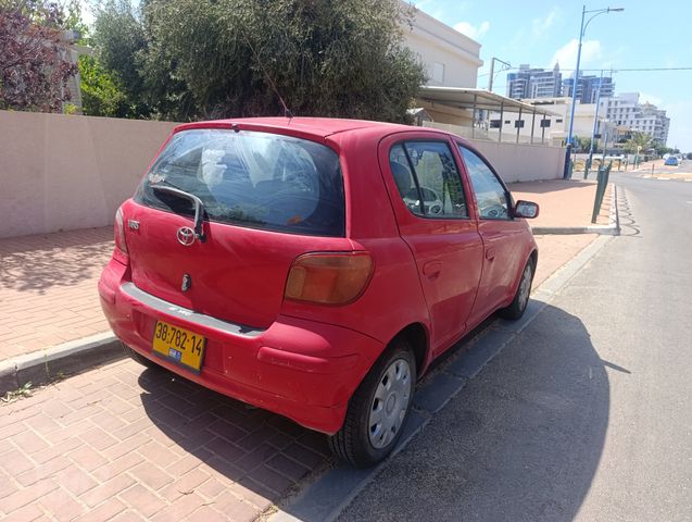 טויוטה יאריס