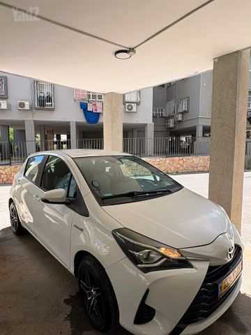 טויוטה יאריס