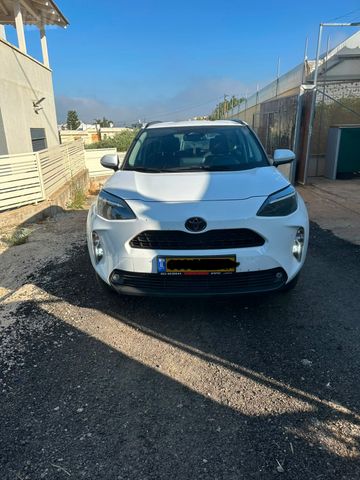מודעת רכב טויוטה יאריס קרוס