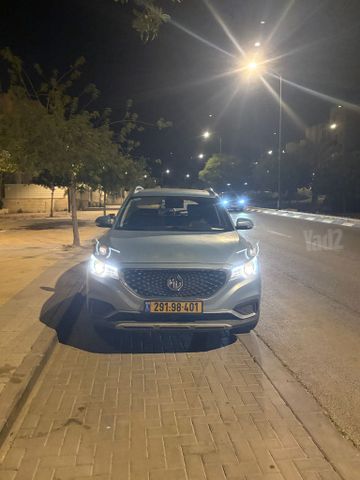 מודעת רכב אם ג'י ZS