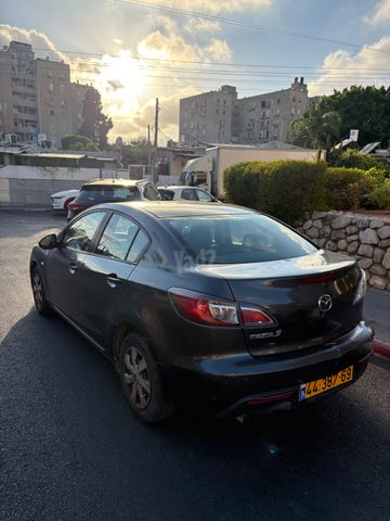 מודעת רכב מאזדה 3