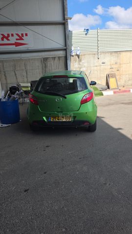 מודעת רכב מאזדה 2