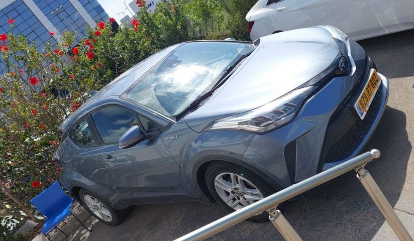 מודעת רכב טויוטה C-HR