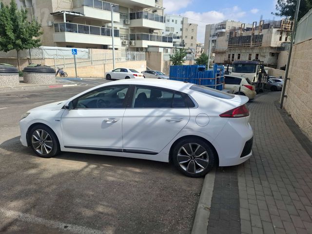 יונדאי איוניק
