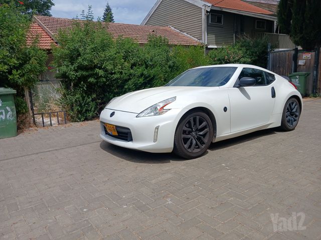 ניסאן 370Z
