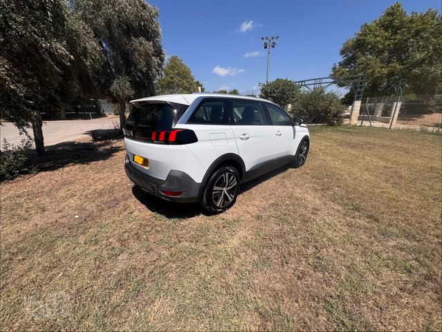 פיג'ו 5008