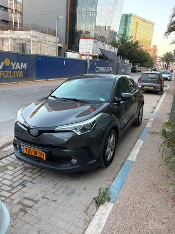 מודעת רכב טויוטה C-HR