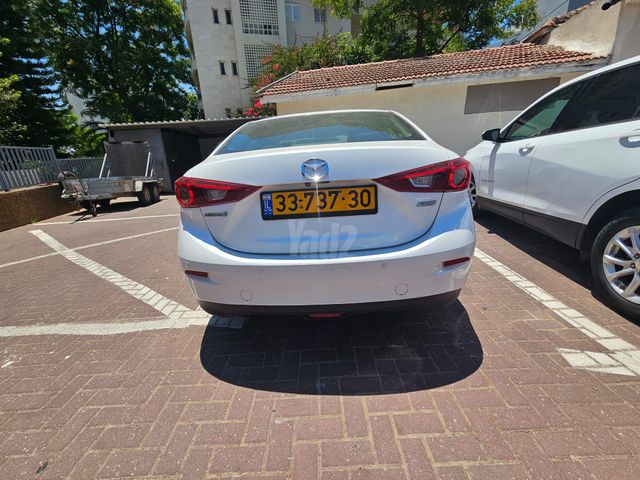 מאזדה 3