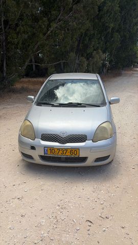 טויוטה יאריס
