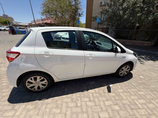 טויוטה יאריס