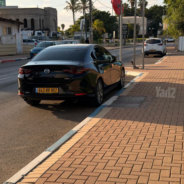 מודעת רכב מאזדה 3
