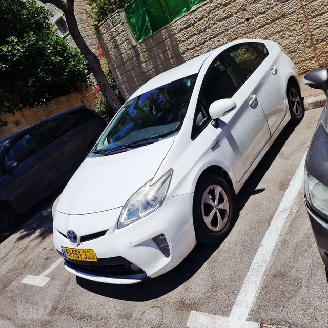 טויוטה פריוס
