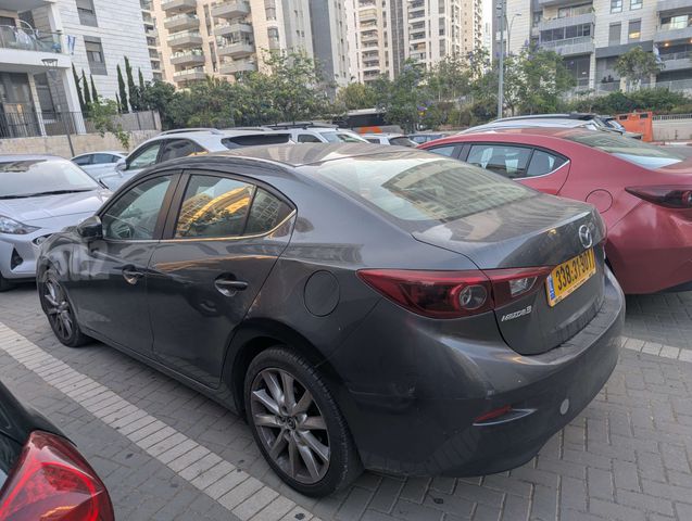 מודעת רכב מאזדה 3