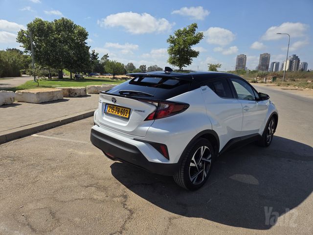 מודעת רכב טויוטה C-HR
