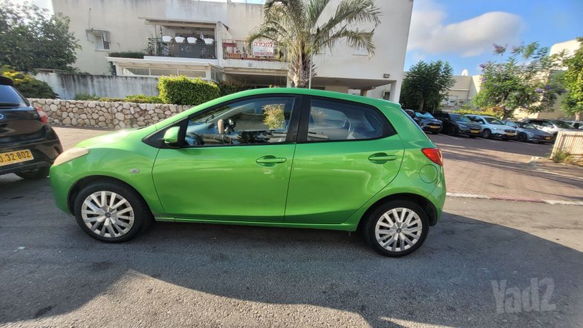 מודעת רכב מאזדה 2