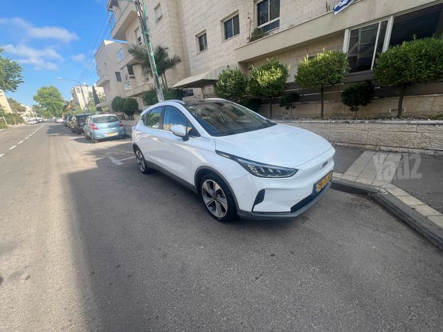 מודעת רכב ג׳ילי Geometry C