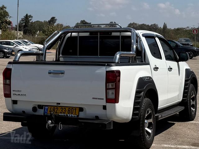 איסוזו די-מקס