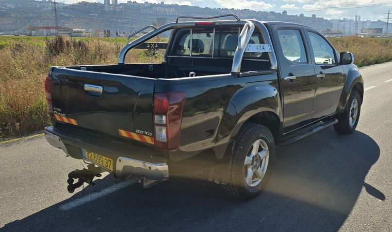 איסוזו די-מקס