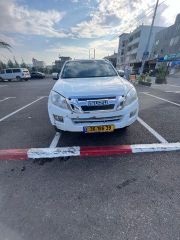 איסוזו די-מקס