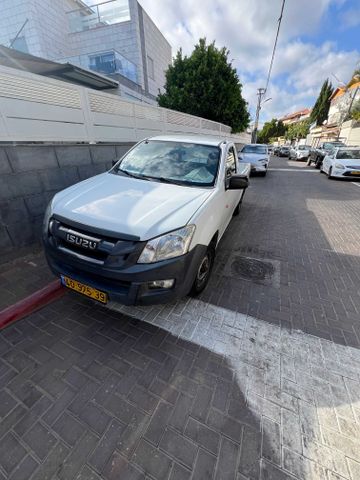 מודעת רכב איסוזו די-מקס